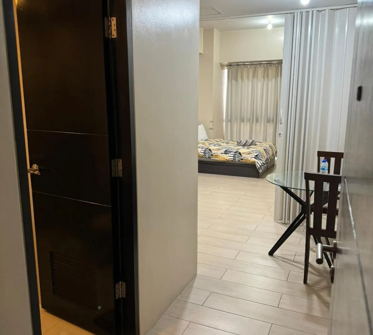 Henry'S Newport Deluxe Condotel Pasay Hotel